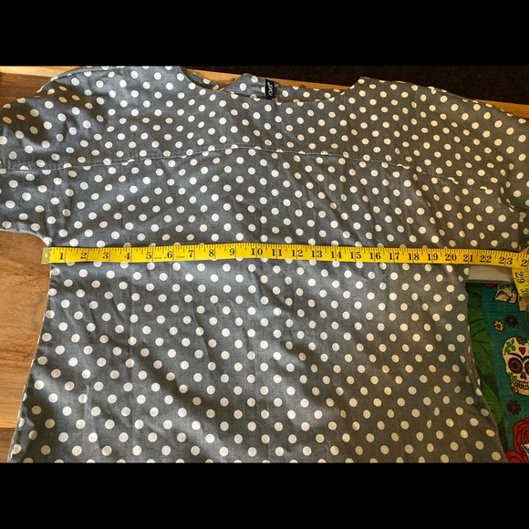 Ravel gray and white polka dot top size M - Picture 7 of 8